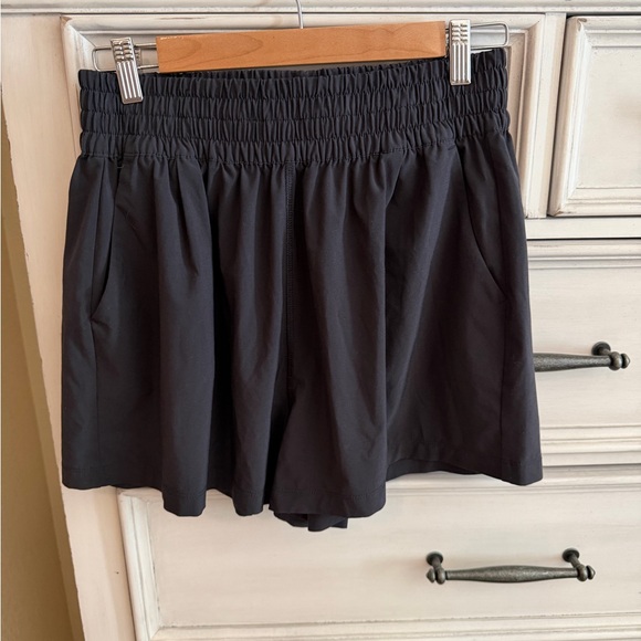 Vuori Pants - Vuori villa shorts
